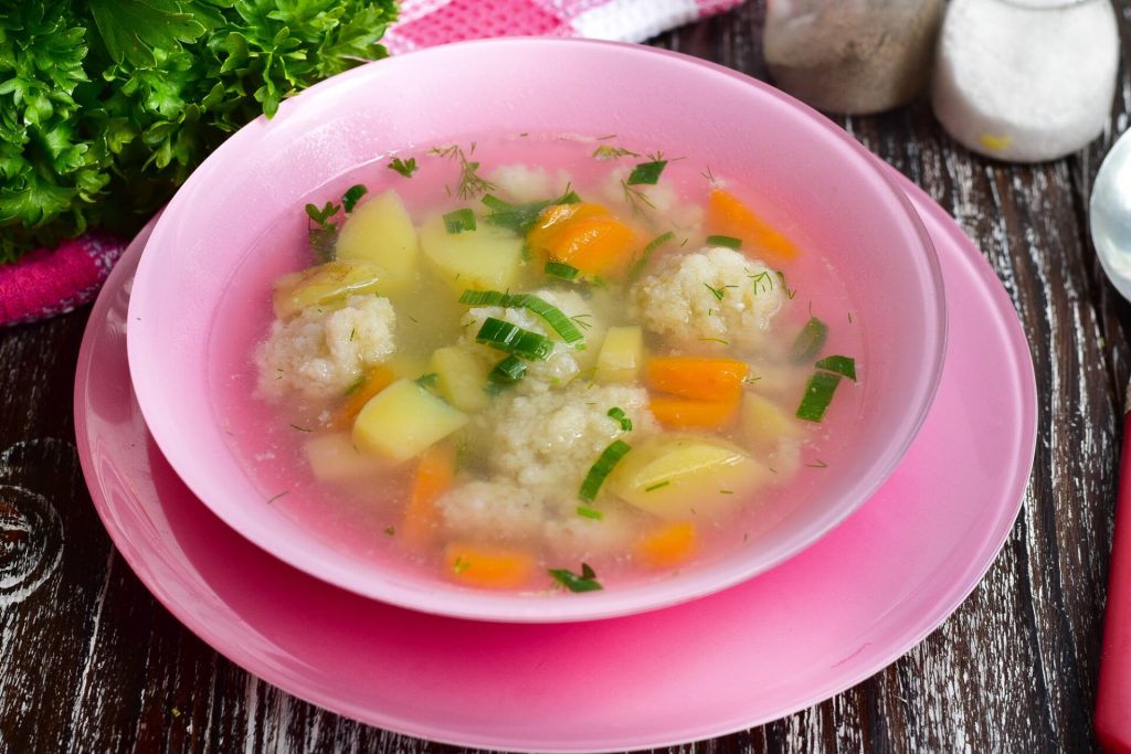 Легкий суп с рыбными фрикадельками