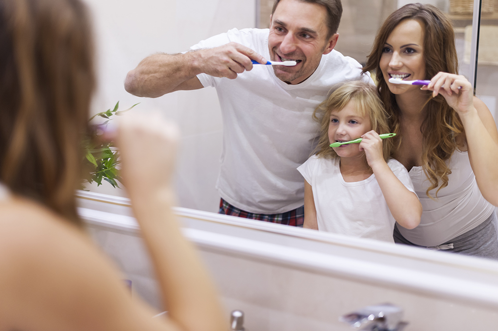 Как научить ребенка правильно чистить зубы: инструкция для родителей